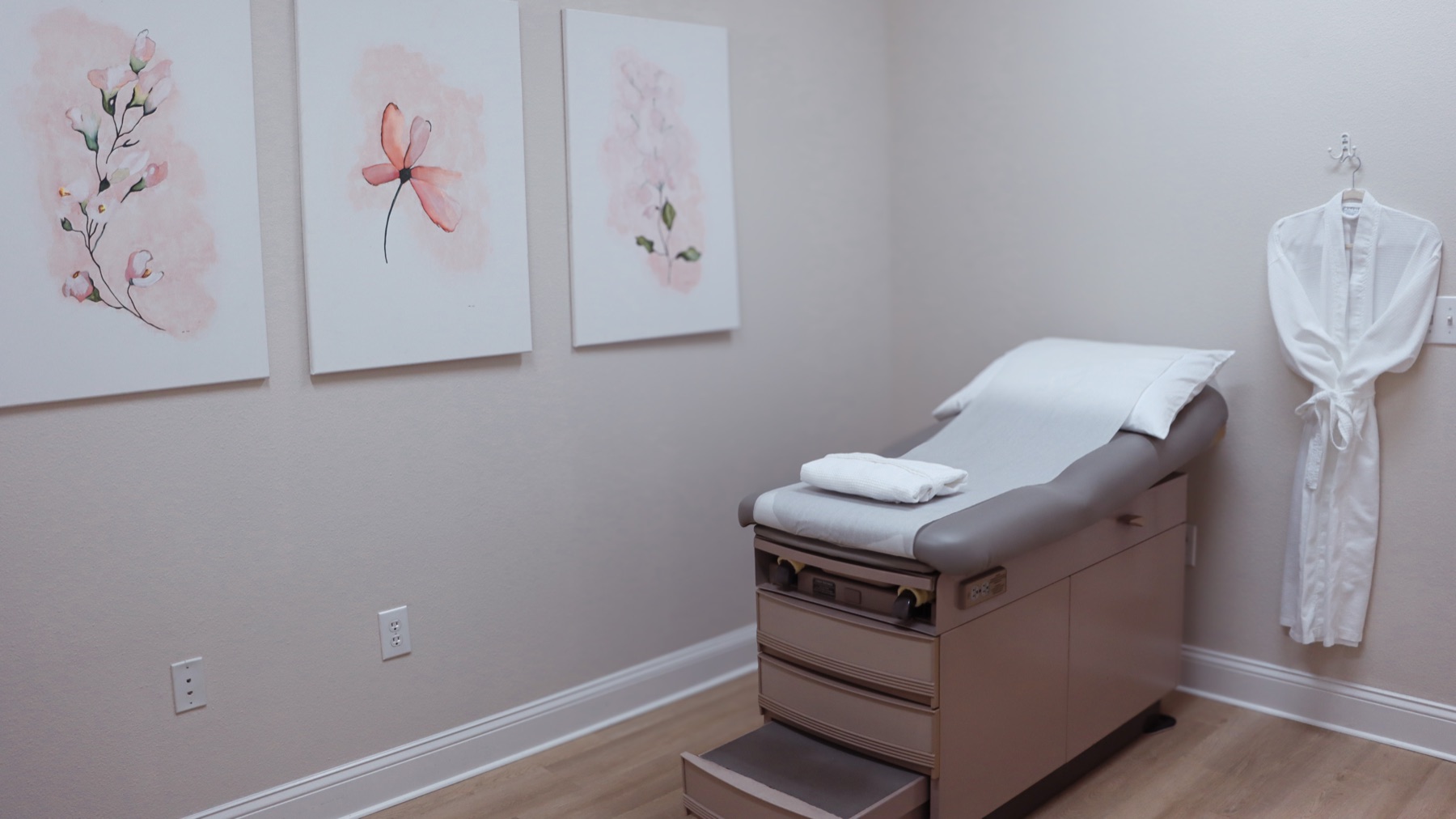 A prepared exam room at Lyndsay Health in Lakeland